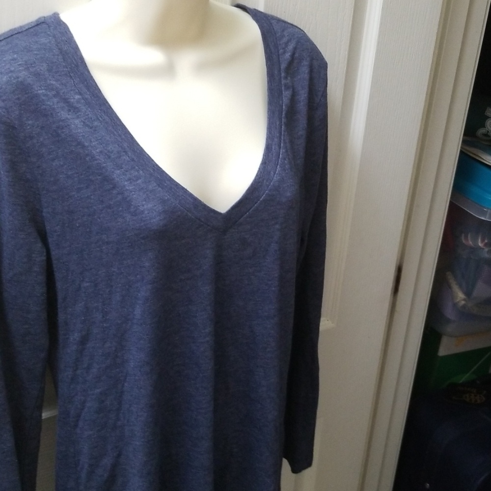 Long sleeve blue Old Navy tee, v neck, L Large